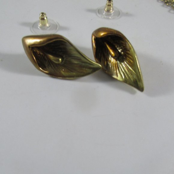 Vintage Style Calla Pendant Enamel Rhinestone Necklace Earring Set - Picture 5 of 6